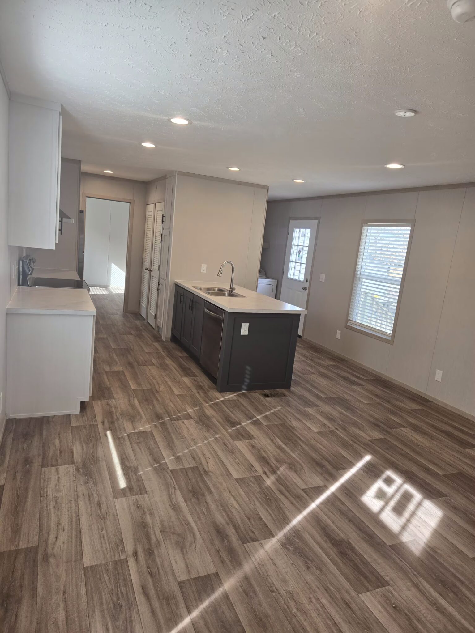 mobile home park, mobile home park near Lake Moultrie, Clayton Epic Lewis Series Tranquility, all ages community, family frie